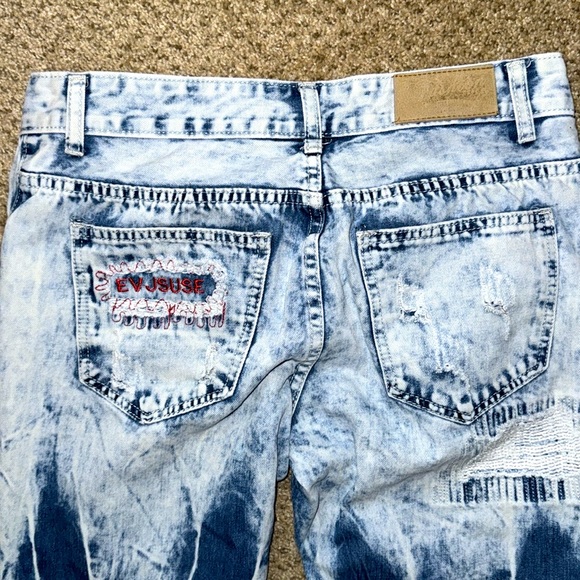 Men’s Distressed Light Wash Denim Jeans with Embroidered Patchwork - Size 30 - Picture 3 of 3